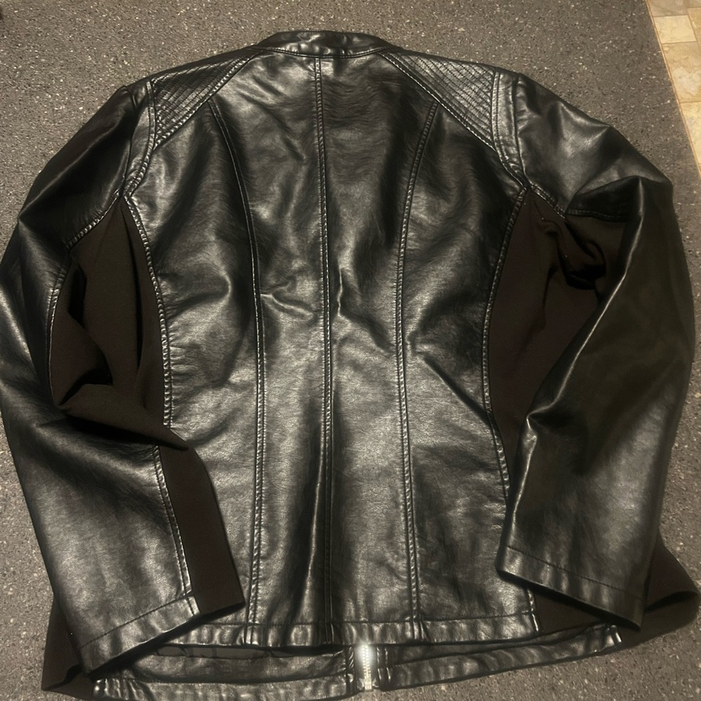 Bomber leather jacket - Picture 2 of 3